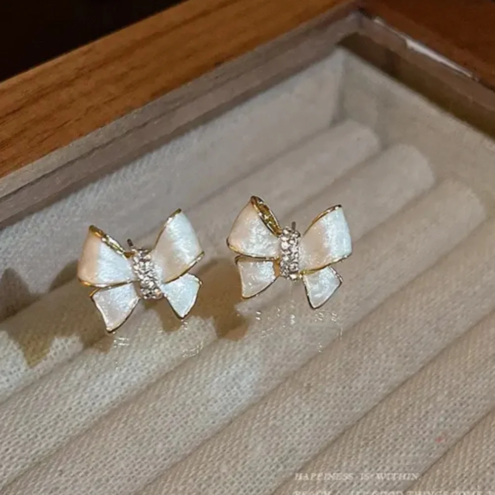 Cream Colored Gold Bow Earrings - Picture 1 of 8